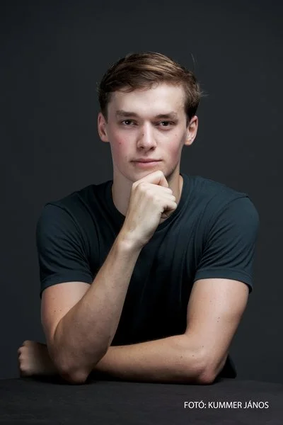 Portrait of Louis Scrivener, photograph by János Kummer