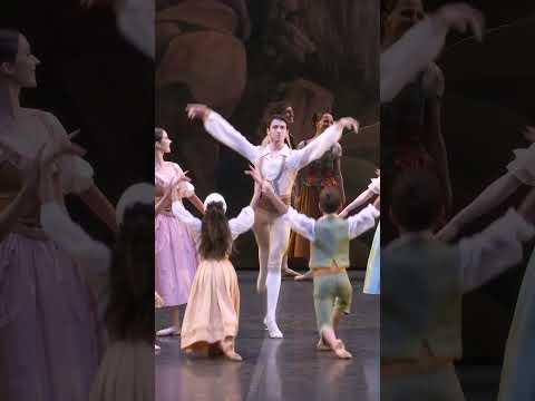 A new heroine takes the stage in La Scala’s Paquita #shorts #ballet — video thumbnail